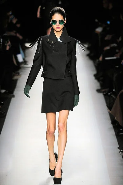 Look 12